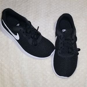Nike Tanjun kids shoes